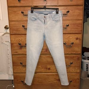 Light Wash American Eagle Jeans